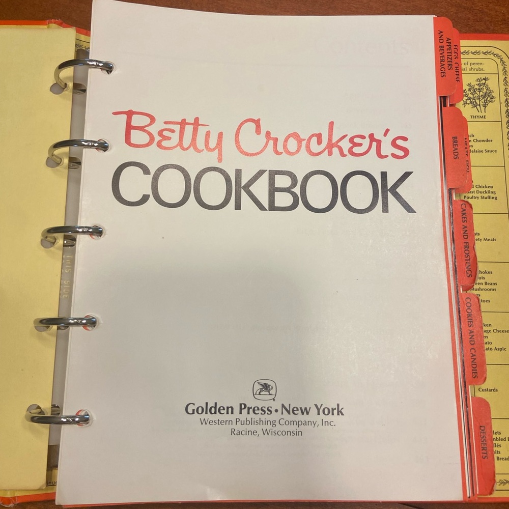 Vintage Rare  Betty Crocker Cookbook 5 Ring Binder, 15th printing, 1972 - Picture 9 of 16